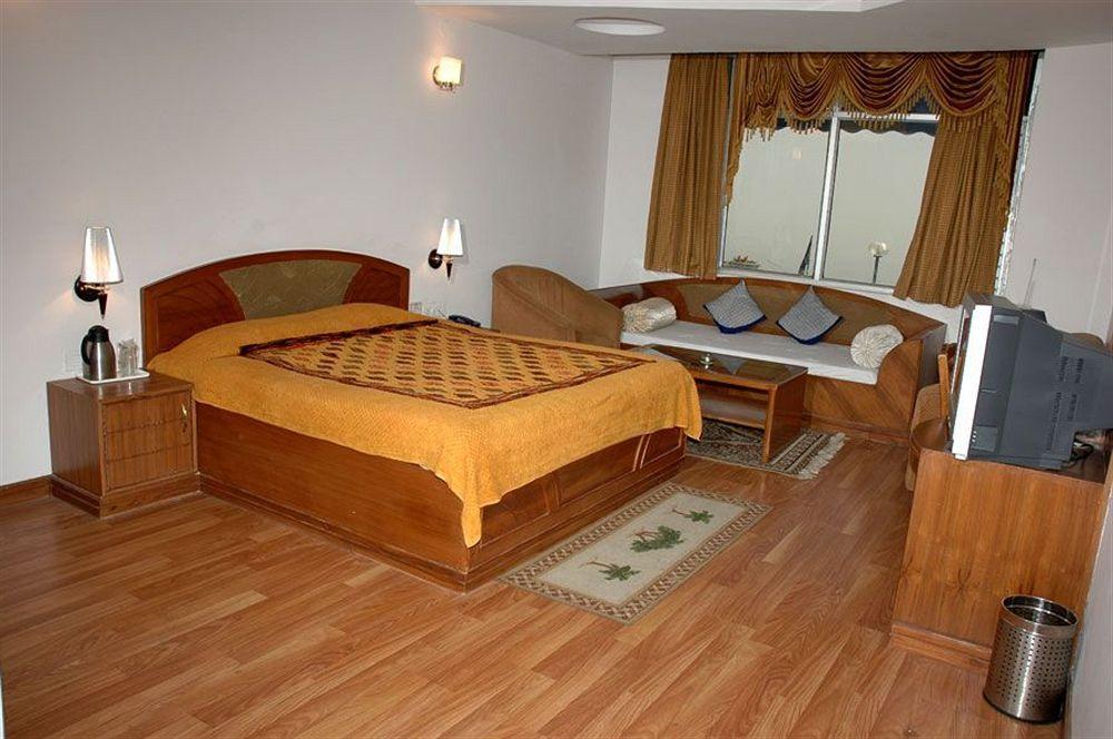 Hotel Silver Rock Mussoorie Esterno foto