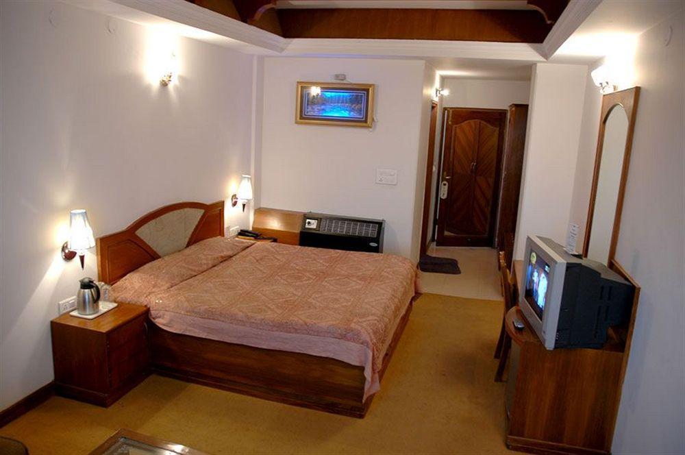 Hotel Silver Rock Mussoorie Esterno foto