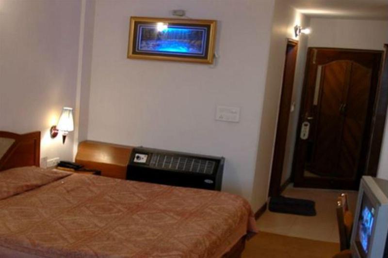 Hotel Silver Rock Mussoorie Esterno foto