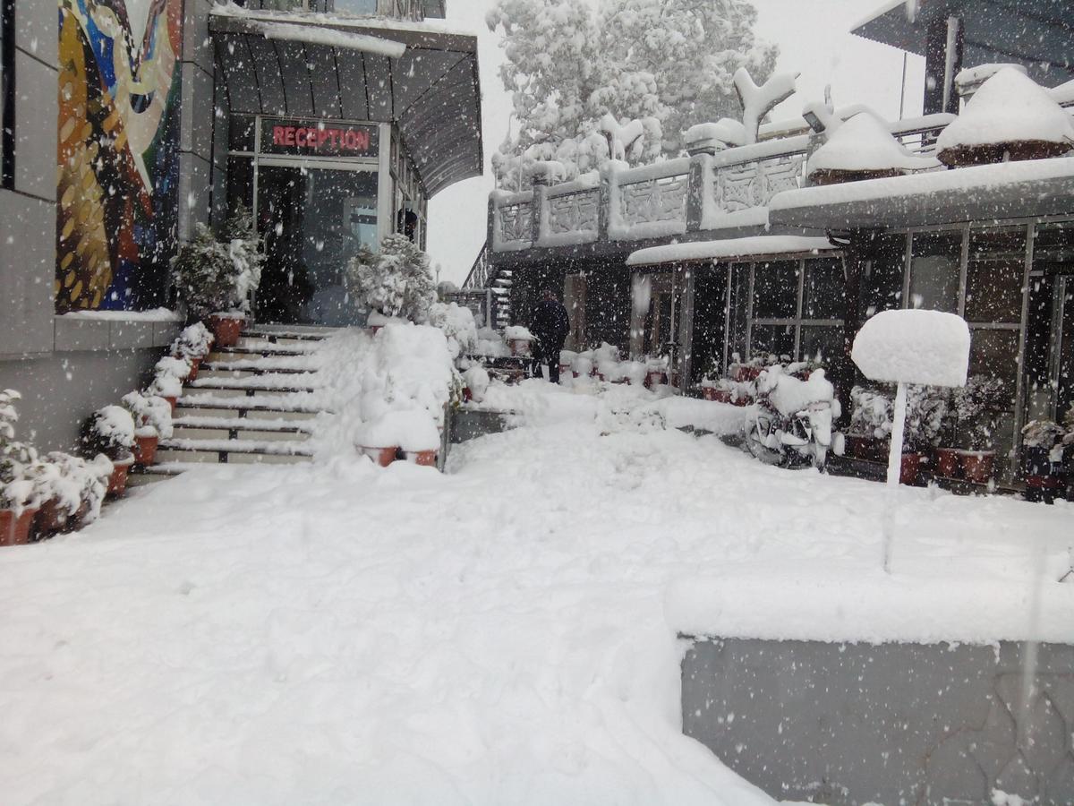 Hotel Silver Rock Mussoorie Esterno foto
