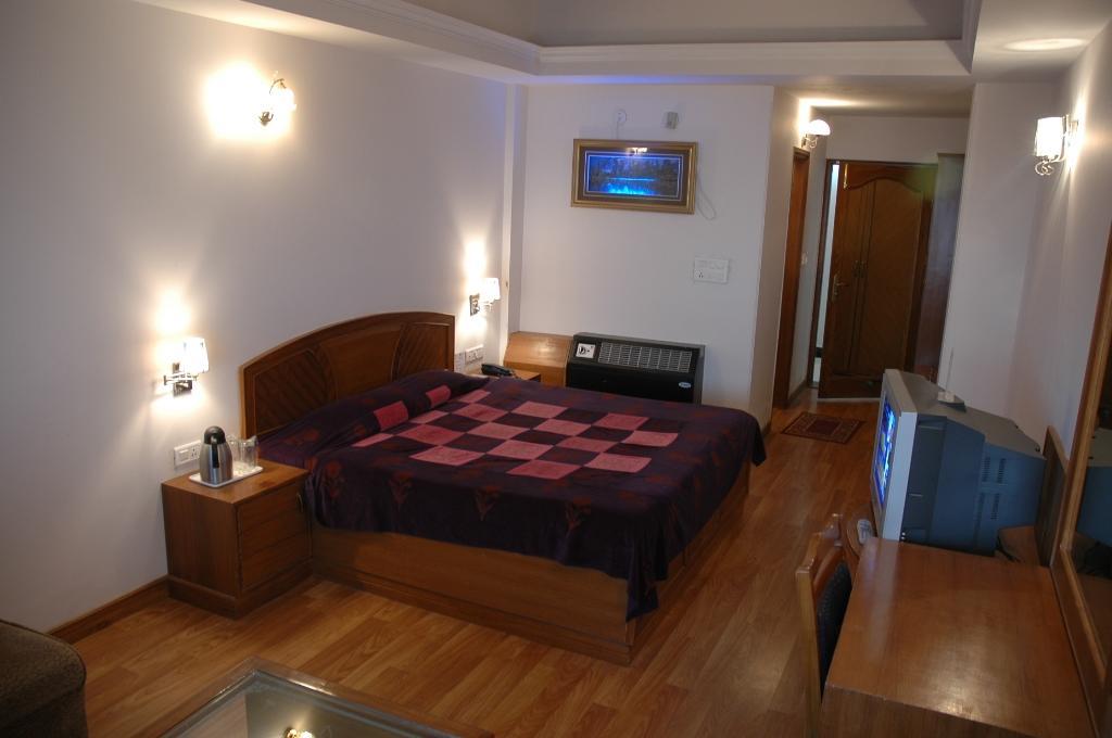 Hotel Silver Rock Mussoorie Esterno foto